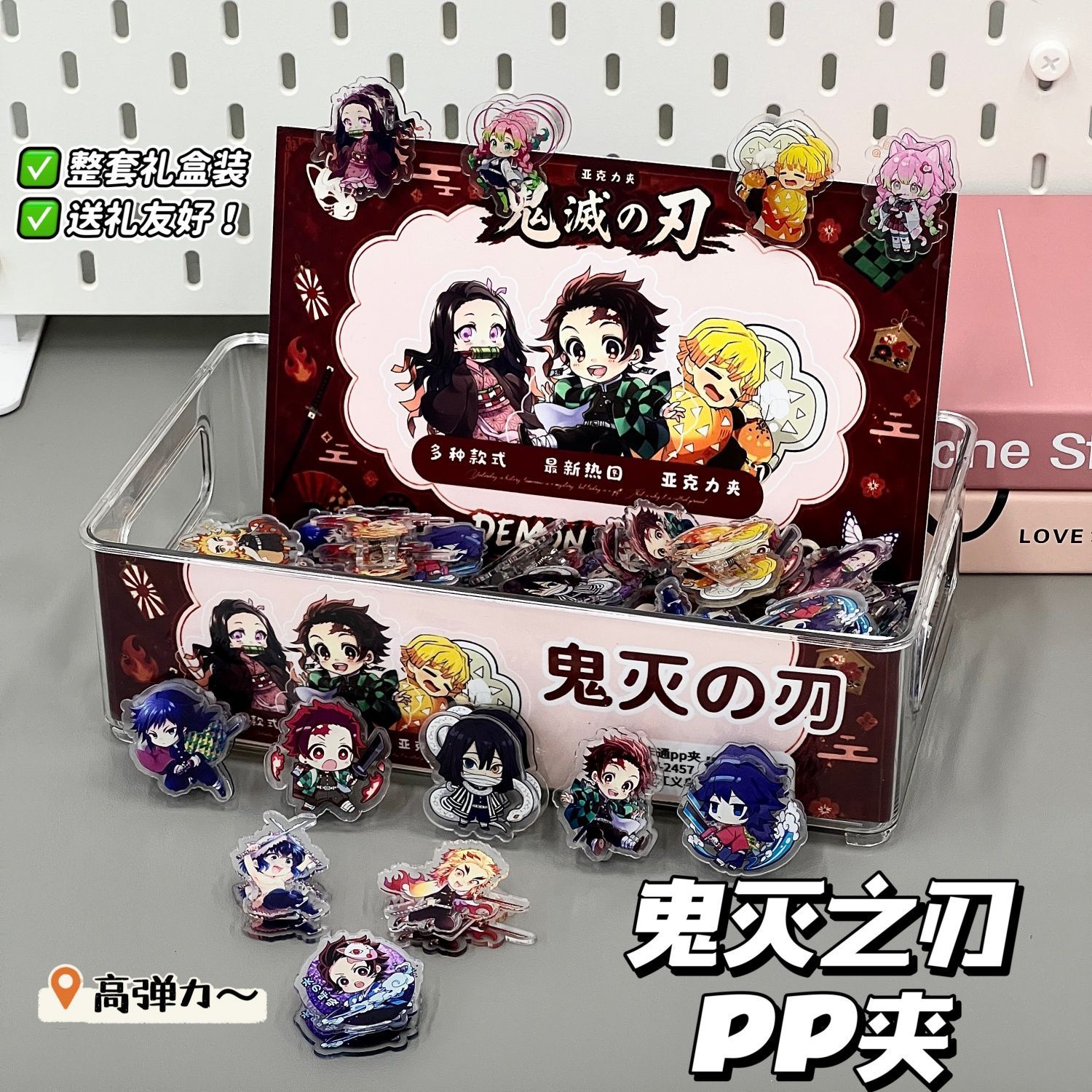 Scatola completa di cartelle D - Anime Merchandise Box recensione e prezzo